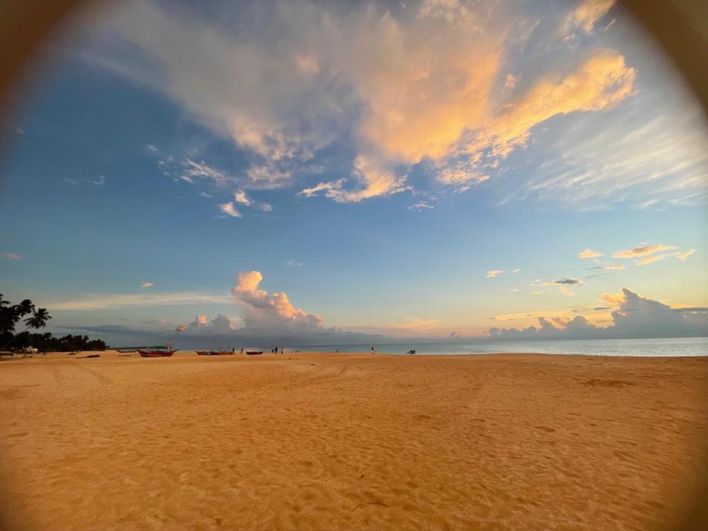 Sea Crest Beach Villa Ambalangoda  Exterior foto